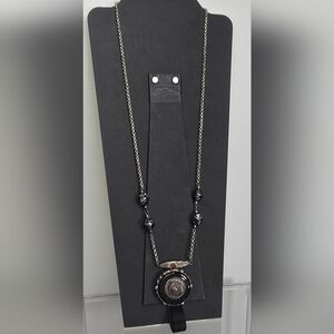 Elegant Gold and Silver Tone Necklace